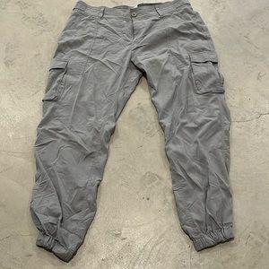 Under Armour jogger style pant women’s L